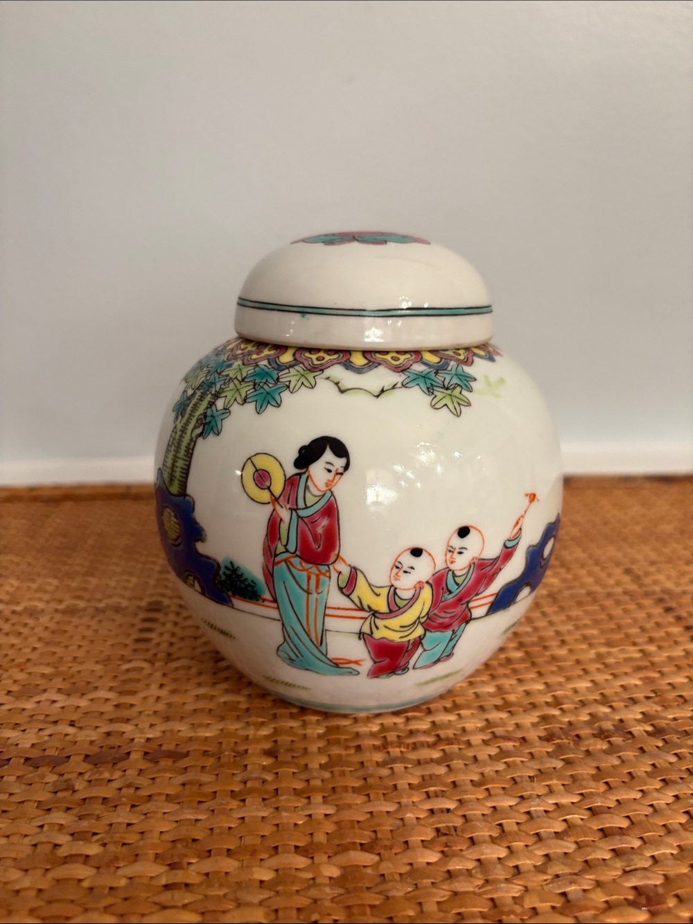Vintage Famille Rose Porcelain Decorative Ginger Jar w/Multicolor Figural Design